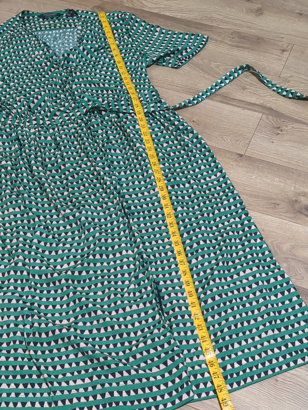 SCOTCH & SODA MAISON SCOTCH MIDI SATIN WRAP OVER PRINTED DRESS Size L - Picture 9 of 13